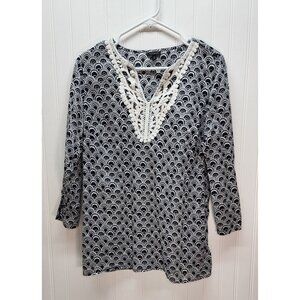 Black & White Talbots Womens Top W/ Embroidered V-Neck & Scallop Print 3/4 Sleev